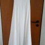 Kleid hängend hinten