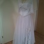 4. Kleid ohne Reifrock mit Bolero und Schleier