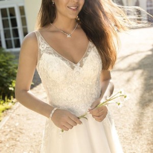 Brautkleid von Kleemeier von vorne mit Schleppe
