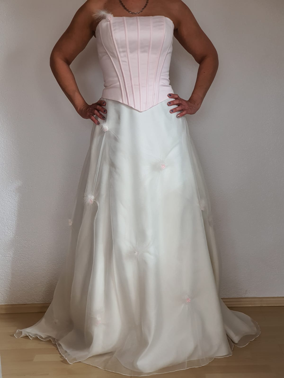 zu verkaufen ein schneeweißes brautkleid